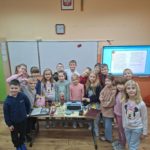 „Dawniej i dziś” – niezwykłe pamiątki na zajęciach klasy I